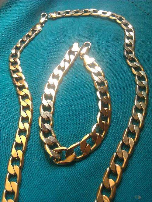 CURB GOLD TONE CHAIN AND BRACELET