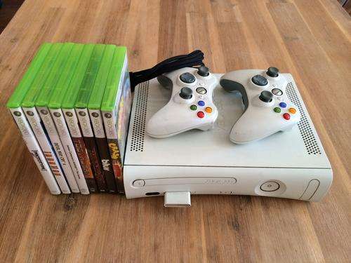 XBOX 360 + 2 Controllers + 8 Games + HDMI Cable + Memory Card