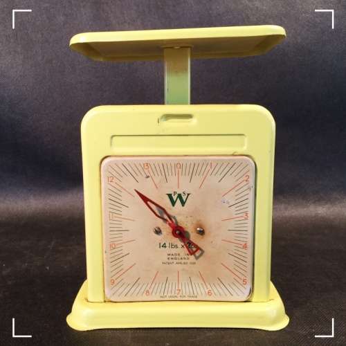Vintage Retro Enamel Yellow English Scale