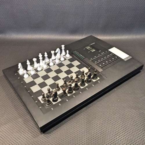 RARE!!! Kasparov Conquistador Magnetic Computer Chess Table (9V AC - Working)