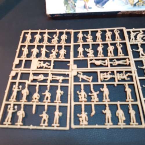 ITALERI Nato Pilots and Ground Crews ( Scale 1:72)
