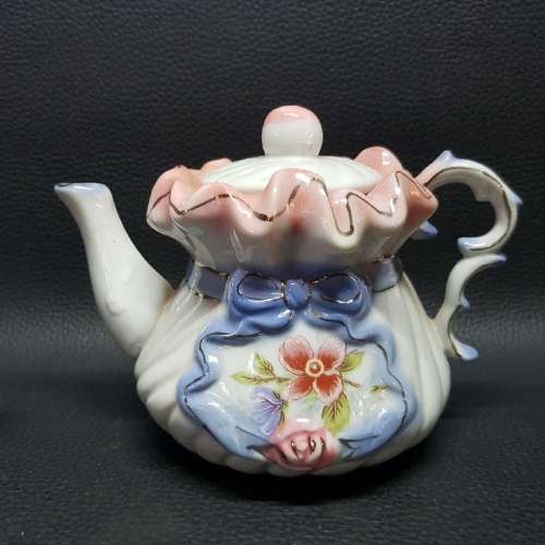 Highly Decorative Porcelain Tea Pot, Milk Creamer and Sugar Pot