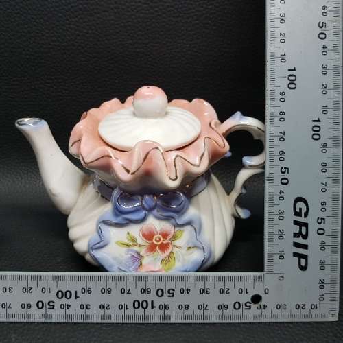 Highly Decorative Porcelain Tea Pot, Milk Creamer and Sugar Pot