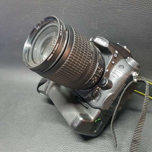 Original NIKON D7000, Extended Battery Pack and 18-105 NIKON DX VR Lens