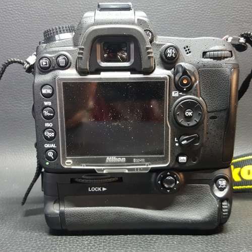 Original NIKON D7000, Extended Battery Pack and 18-105 NIKON DX VR Lens