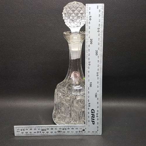 Highly Decorative Cut Chrystal Decanter