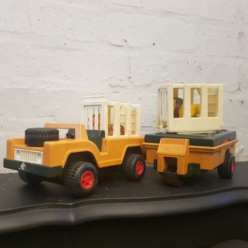 RARE!!! Original 1975, Fisher-Price Safari Collection...(Catch Net and Pens Included!!!)
