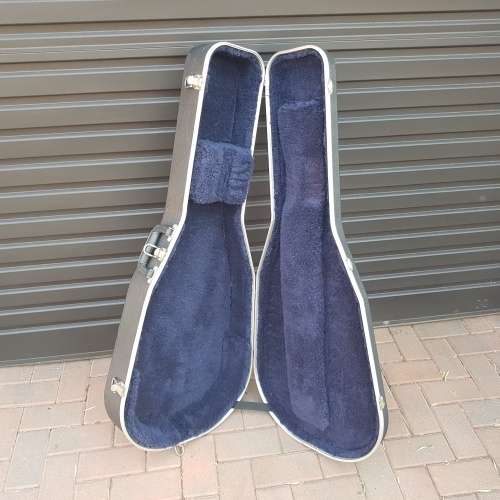 Original Guitar Hard Case!!! (Very Good Condition)