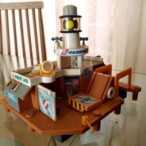 Micro-machine Floating Display Harbor Station