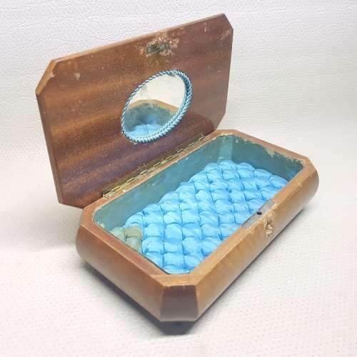 Vintage Wood Inlayed Jewelry Box (Note Damage to Keyhole)