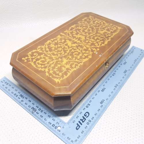 Vintage Wood Inlayed Jewelry Box (Note Damage to Keyhole)