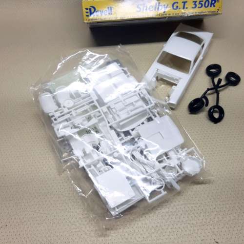 REVELL Shelby GT 350R Scale 1:24