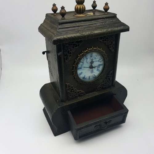 Large Vintage Styled Decorative Wood Mantel Clock!!!