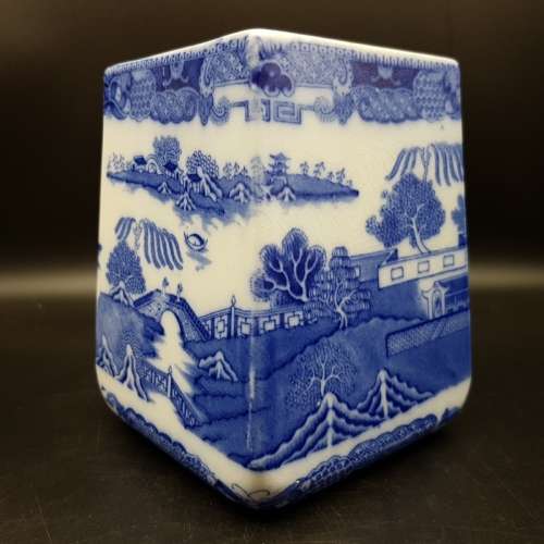 Vintage Blue and White Oriental Themed Ringtone Tea Merchants Vase!!!!