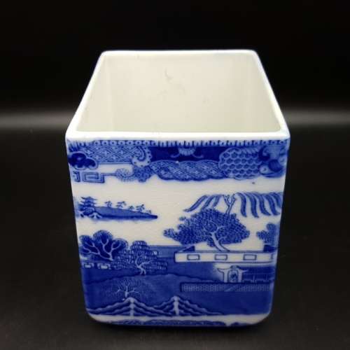 Vintage Blue and White Oriental Themed Ringtone Tea Merchants Vase!!!!