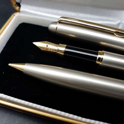 Original Vintage Branded Fountain Pen and Pencil (Boxed)
