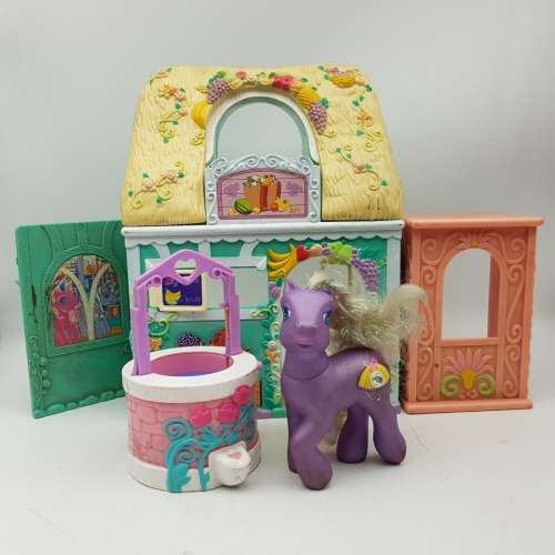 Original M Little Pony Farmhouse and Pony!!!