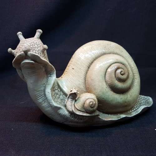 Detailed Snail Family Resin Paperweight!!!