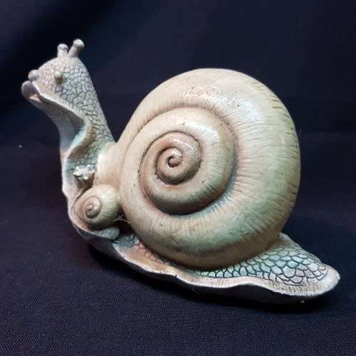 Detailed Snail Family Resin Paperweight!!!