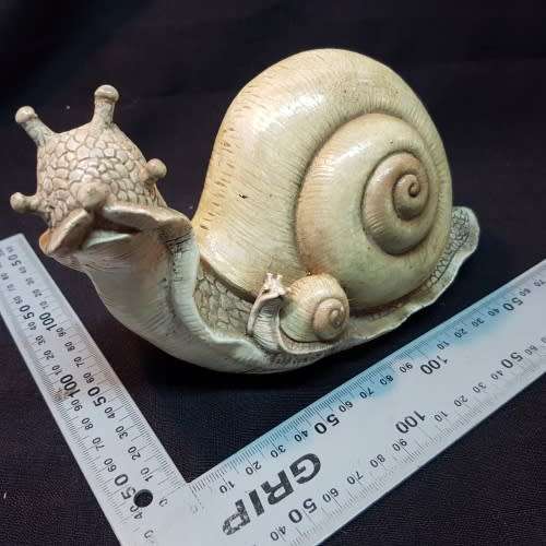 Detailed Snail Family Resin Paperweight!!!