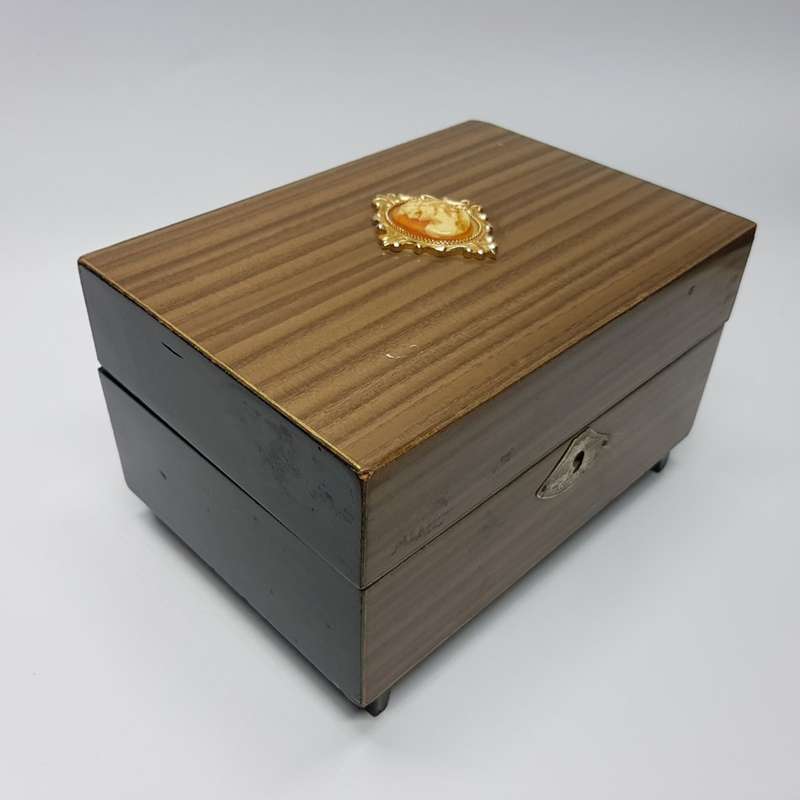 Vintage Gloss Veneered Wood and Cameo Icon Musical Jewelry Box!!! (Working)