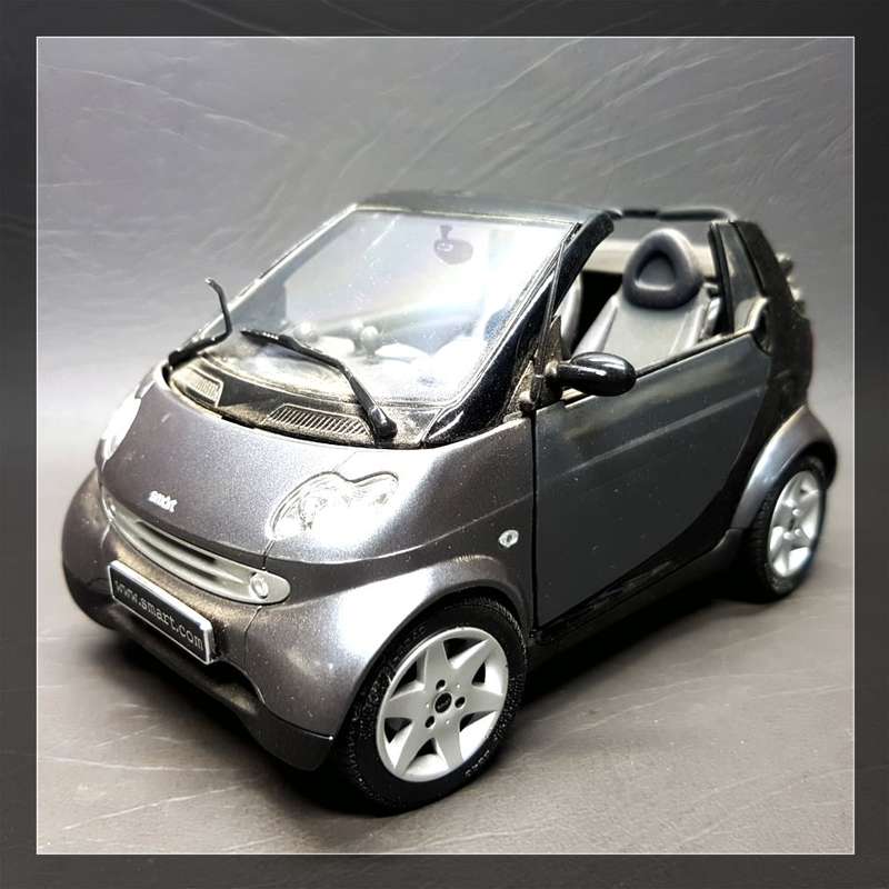 Original Detailed Die Cast Metal Scale 1:18 Smart Car Model