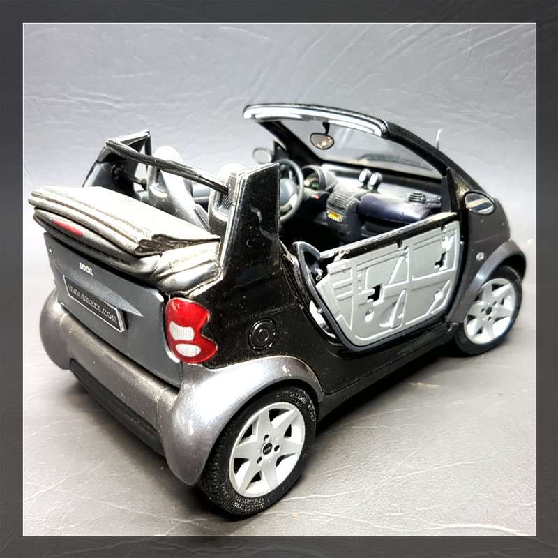 Original Detailed Die Cast Metal Scale 1:18 Smart Car Model