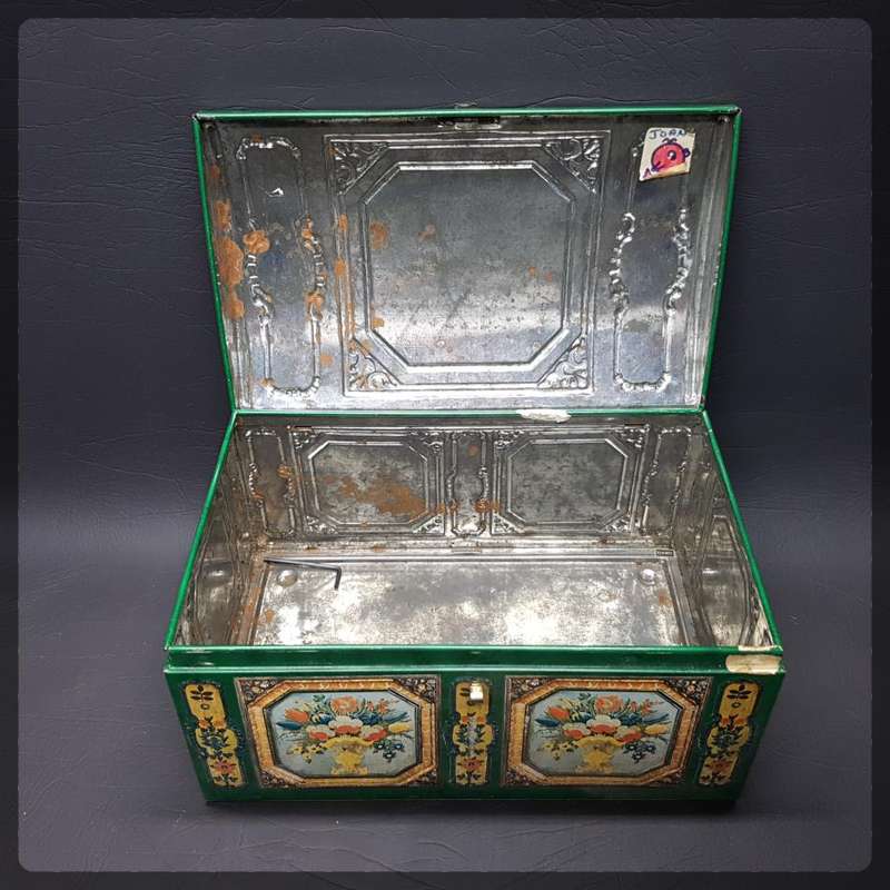 Large Vintage Highly Decorative Treasure Chest Styled Lithographed and Embossed Tin Bread Bin!!!