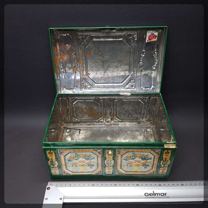 Large Vintage Highly Decorative Treasure Chest Styled Lithographed and Embossed Tin Bread Bin!!!
