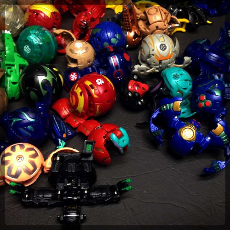 MASSIVE Collection of more than 90 Original Bakugan Battle Brawlers!!!