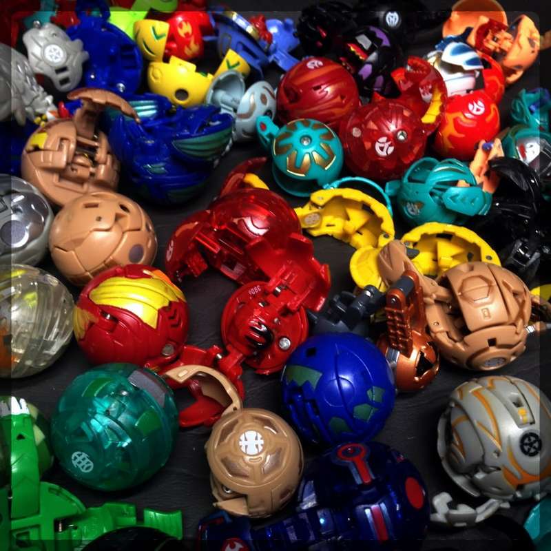 MASSIVE Collection of more than 90 Original Bakugan Battle Brawlers!!!