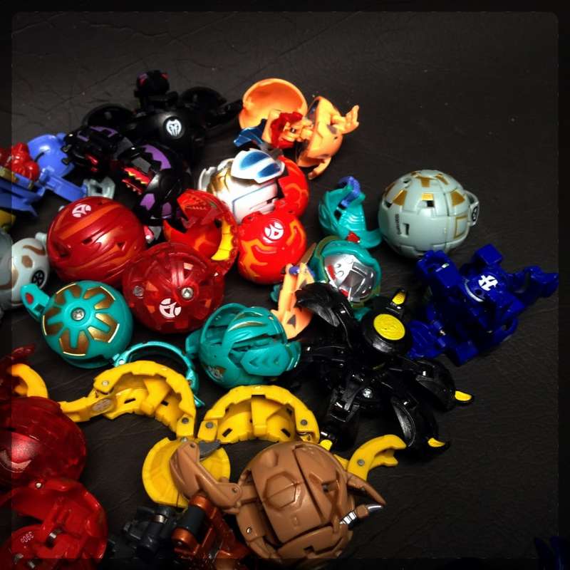 MASSIVE Collection of more than 90 Original Bakugan Battle Brawlers!!!