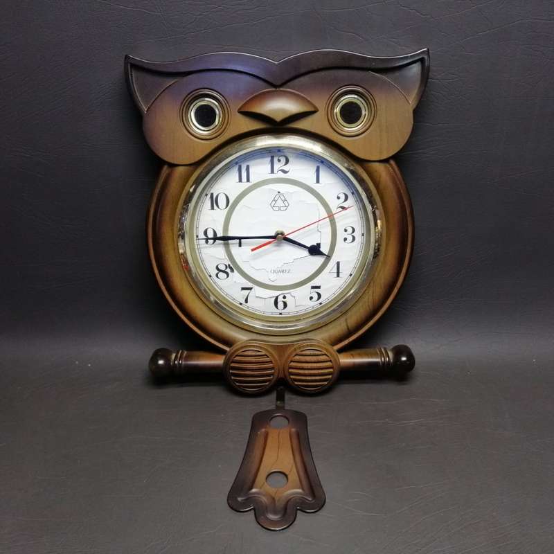 RARE!!! LARGE Original Vintage Owl Wood Finished Wall Clock (Clock Works, Pendulum Not Tested)