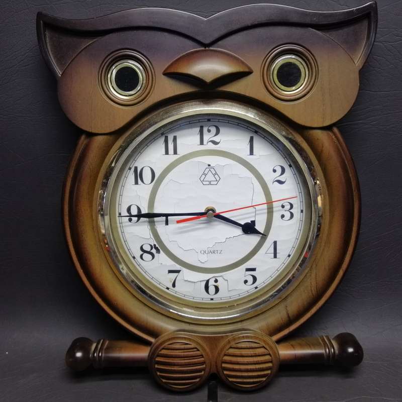 RARE!!! LARGE Original Vintage Owl Wood Finished Wall Clock (Clock Works, Pendulum Not Tested)