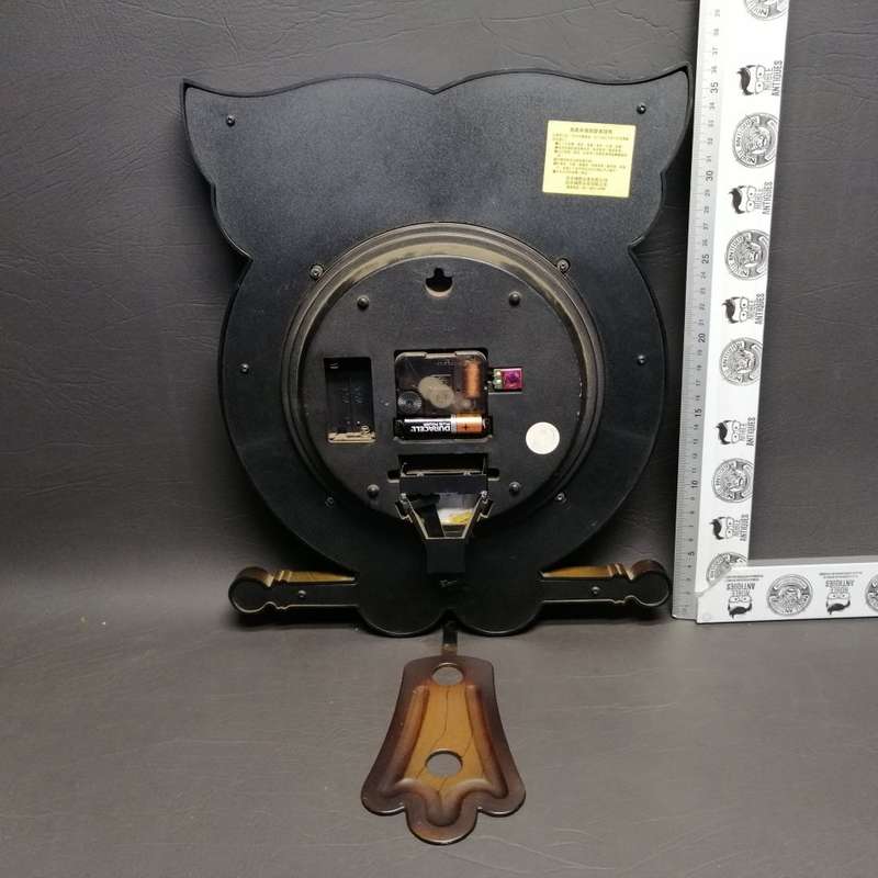 RARE!!! LARGE Original Vintage Owl Wood Finished Wall Clock (Clock Works, Pendulum Not Tested)