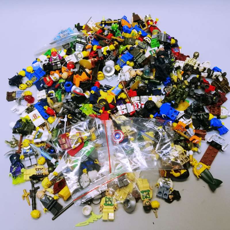 COLOSSAL!!!! 770g Of Original Lego Figurines!!!