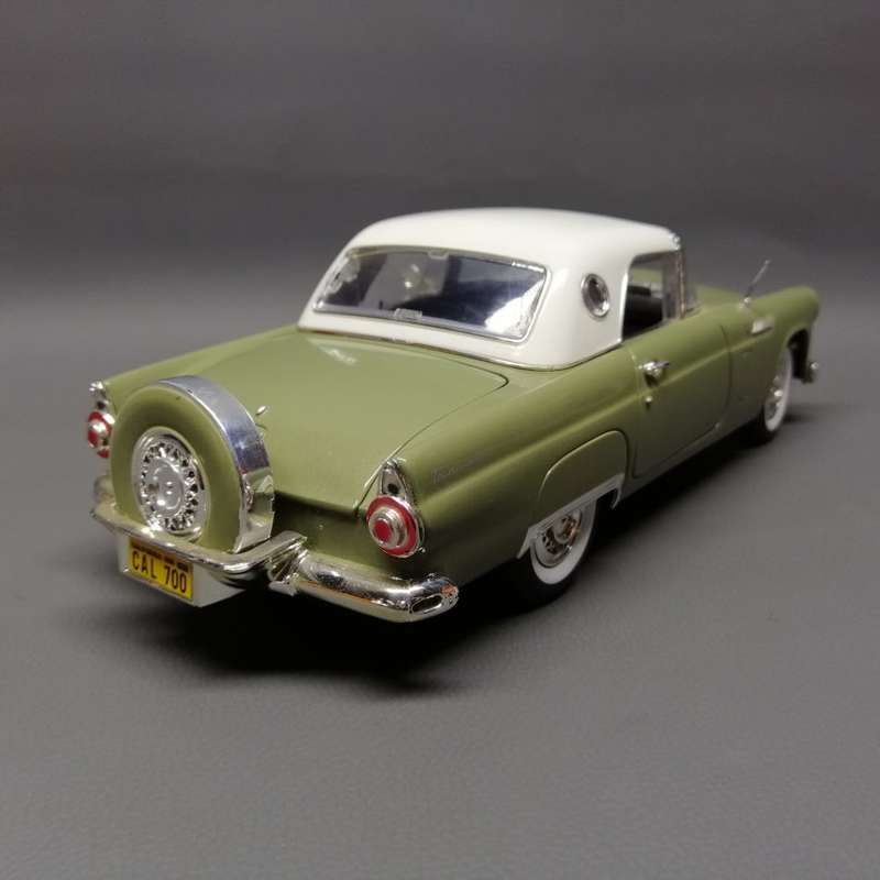 Highly Detailed Motor Max Ford Thunderbird Scale 1:18!!!