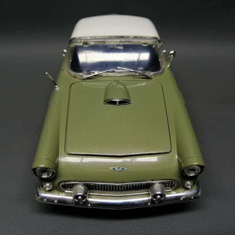 Highly Detailed Motor Max Ford Thunderbird Scale 1:18!!!