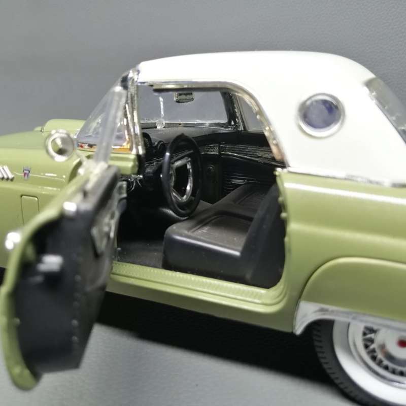 Highly Detailed Motor Max Ford Thunderbird Scale 1:18!!!