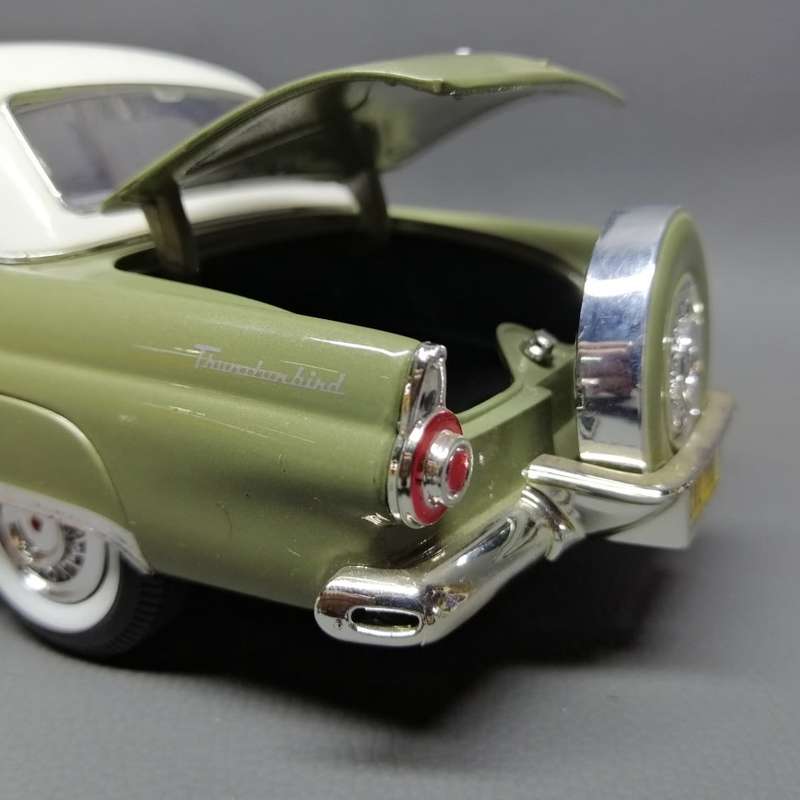 Highly Detailed Motor Max Ford Thunderbird Scale 1:18!!!