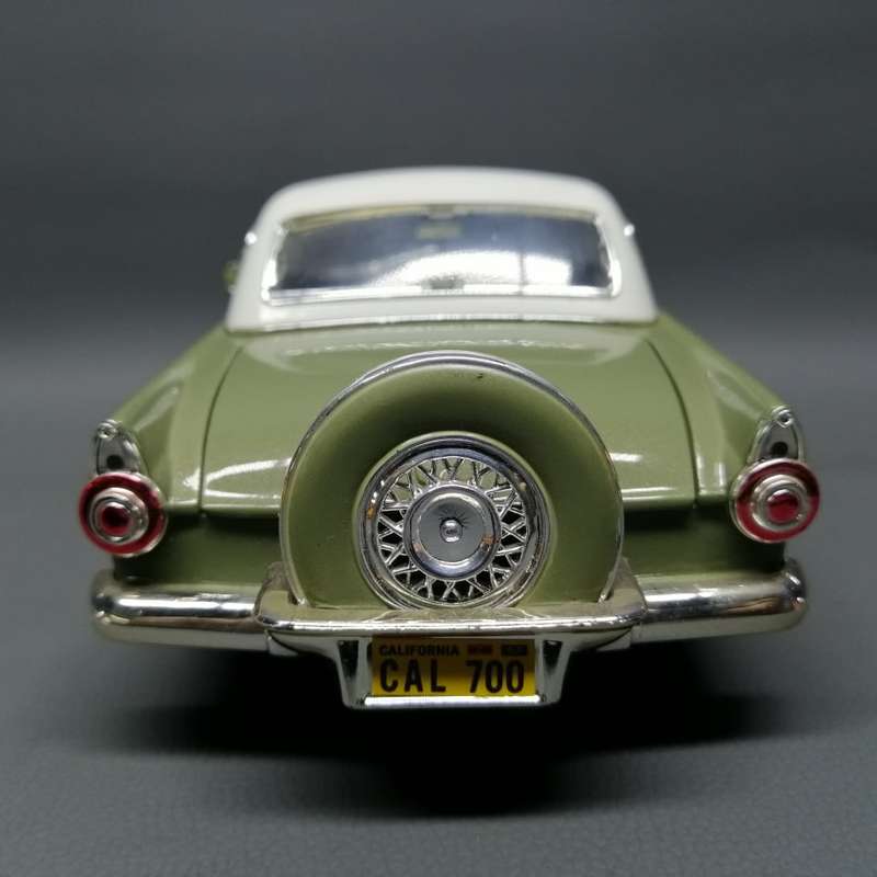 Highly Detailed Motor Max Ford Thunderbird Scale 1:18!!!