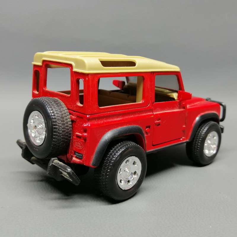 Highly Detailed Red Land Rover Defender 1:32!!!