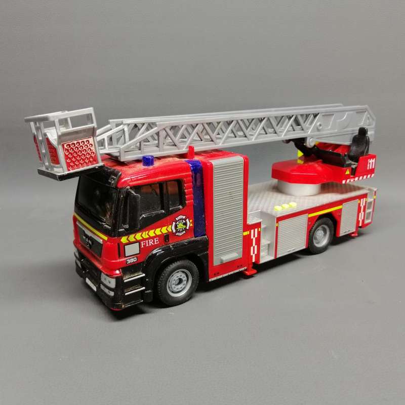 Large Highly Detailed Die Cast Plastic Battery Operated Fire Truck!!!