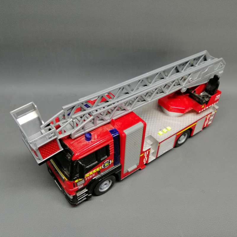 Large Highly Detailed Die Cast Plastic Battery Operated Fire Truck!!!