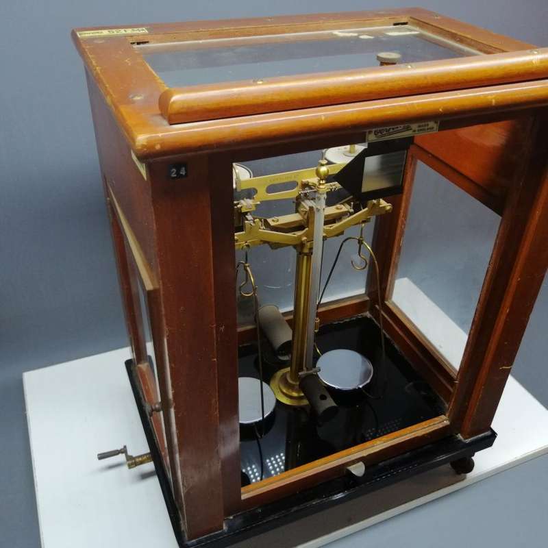 RARE!!! LARGE Antique Oertling English Scientific Wood Boxed Scale !!!
