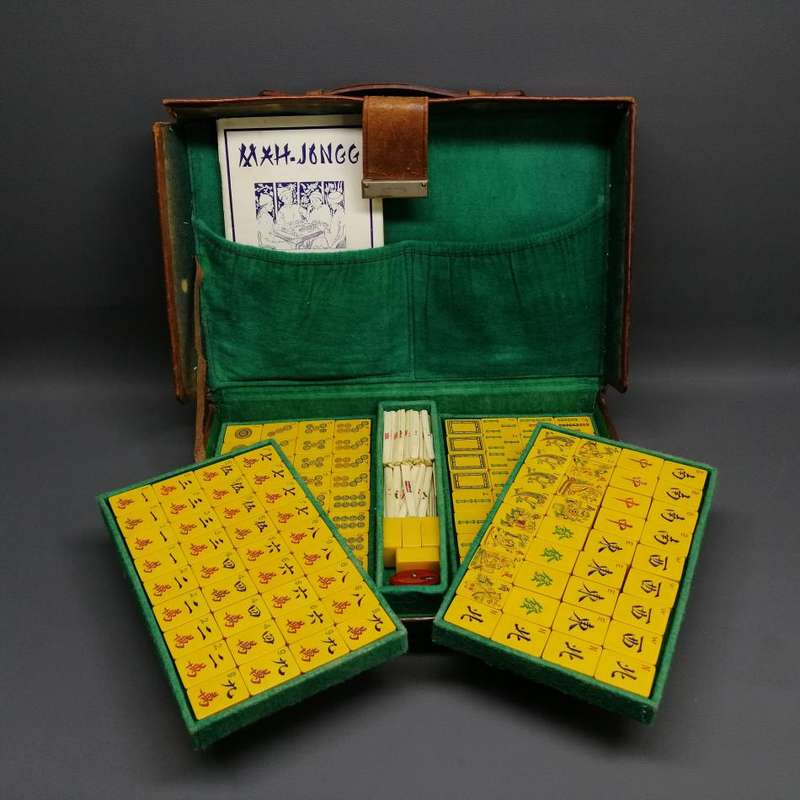RARE!!! Antique (c1920)Leather Cased Bone Hand Finished Mahjong Board Game - Complete!!!