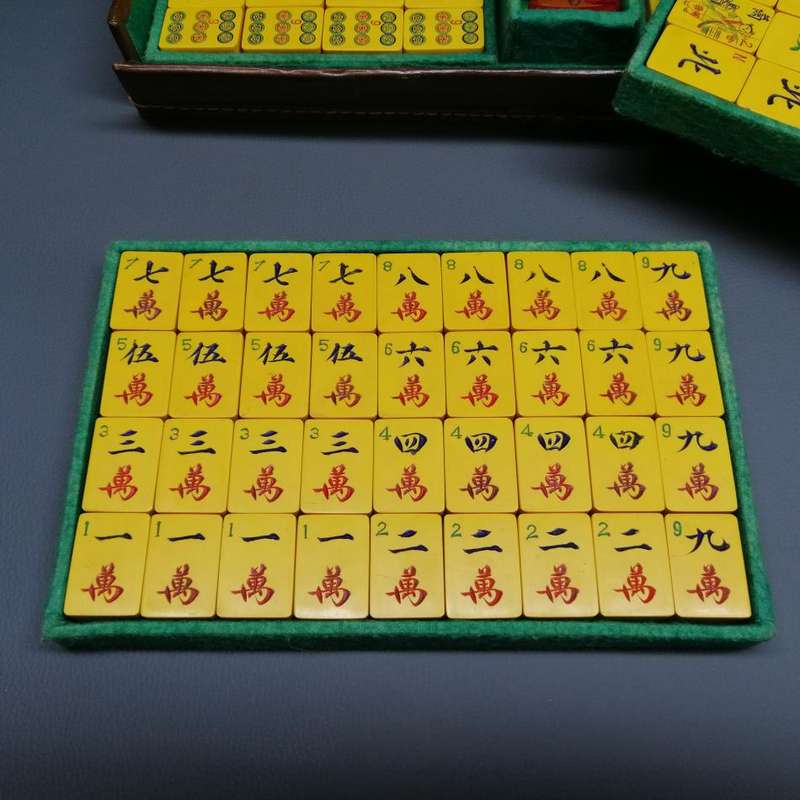 RARE!!! Antique (c1920)Leather Cased Bone Hand Finished Mahjong Board Game - Complete!!!