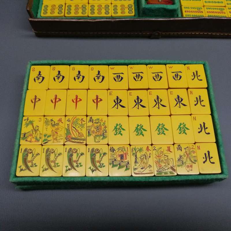 RARE!!! Antique (c1920)Leather Cased Bone Hand Finished Mahjong Board Game - Complete!!!