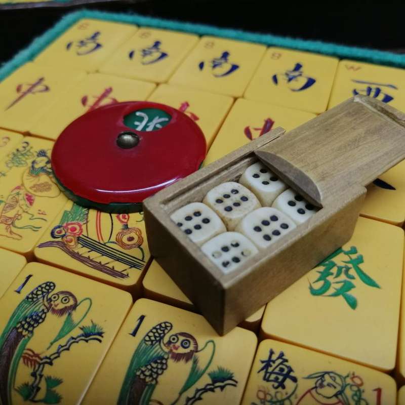 RARE!!! Antique (c1920)Leather Cased Bone Hand Finished Mahjong Board Game - Complete!!!