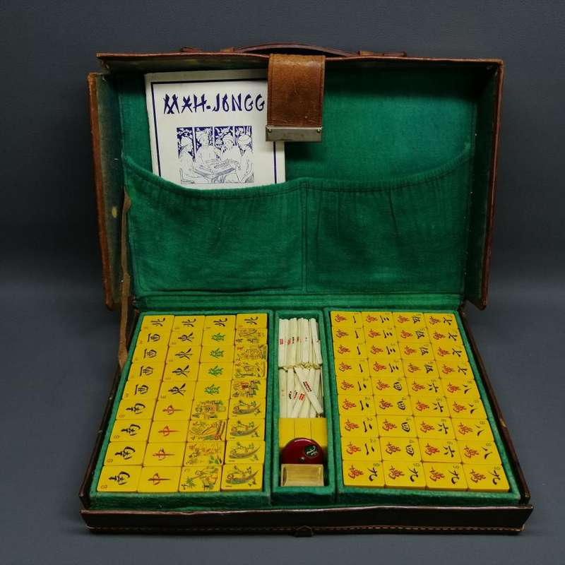RARE!!! Antique (c1920)Leather Cased Bone Hand Finished Mahjong Board Game - Complete!!!